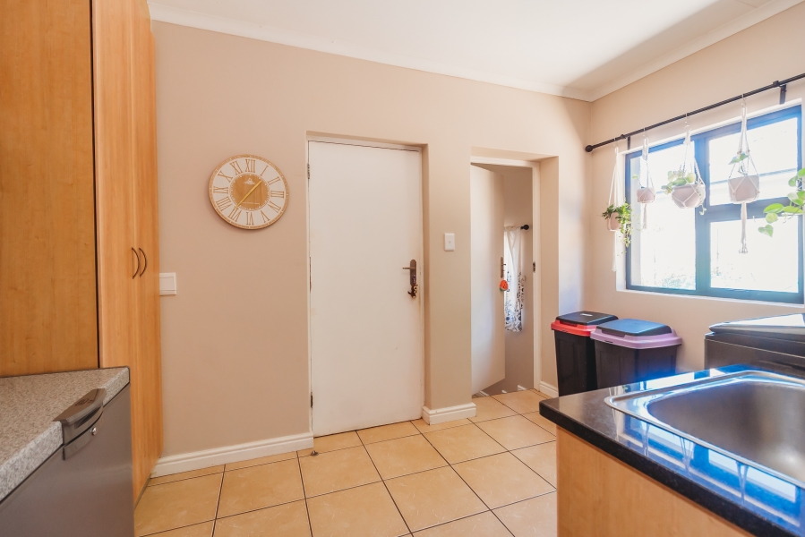 5 Bedroom Property for Sale in Panorama Western Cape